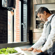 TORK 473481 - Reflex papírové utěrky plus natural, 2 vrs., 6 rolí, M4