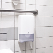 TORK 557500 – Mid–size Twin zásobník na toaletní papír, bílý